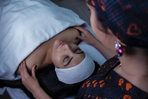 Carbon laser facial treatment